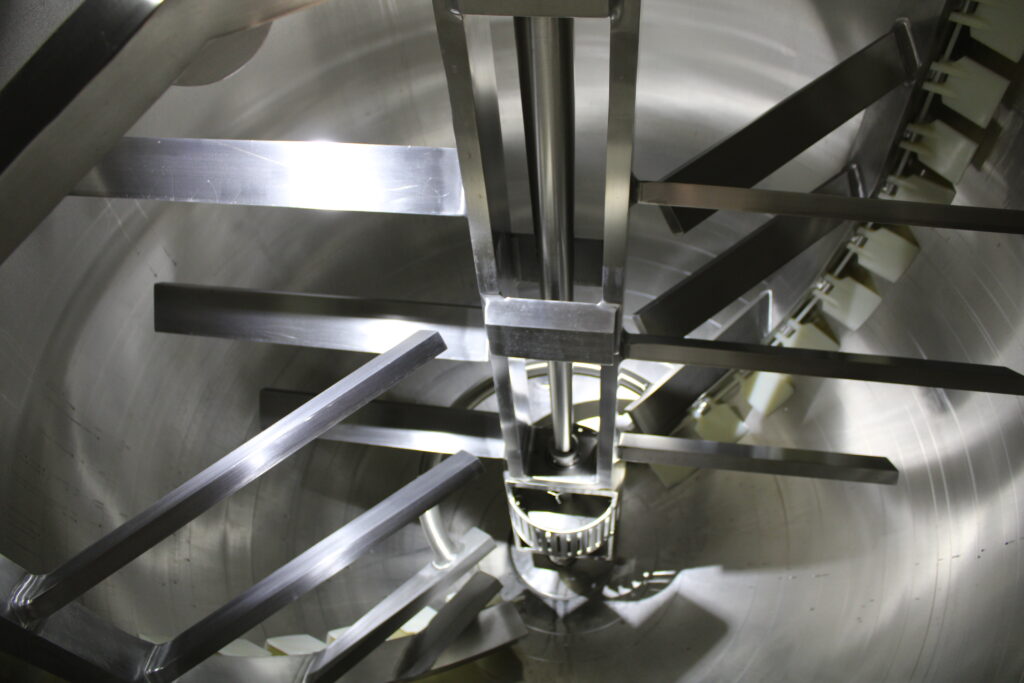 Interior of a compound kettle